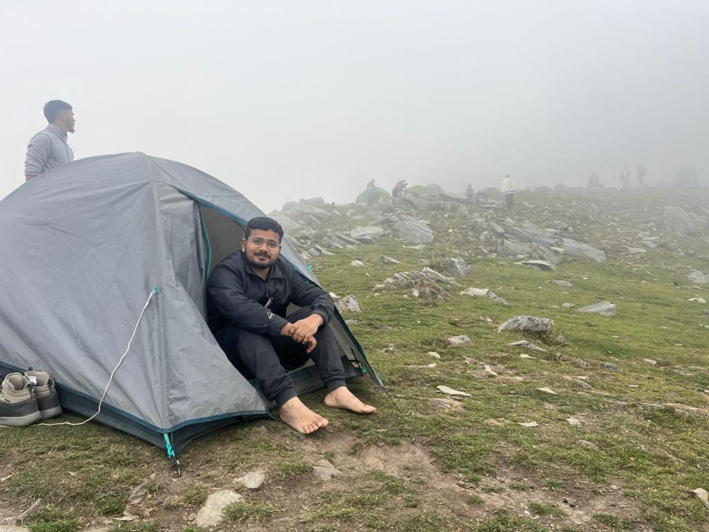 Triund Trek Hotel Dharamszala Kültér fotó